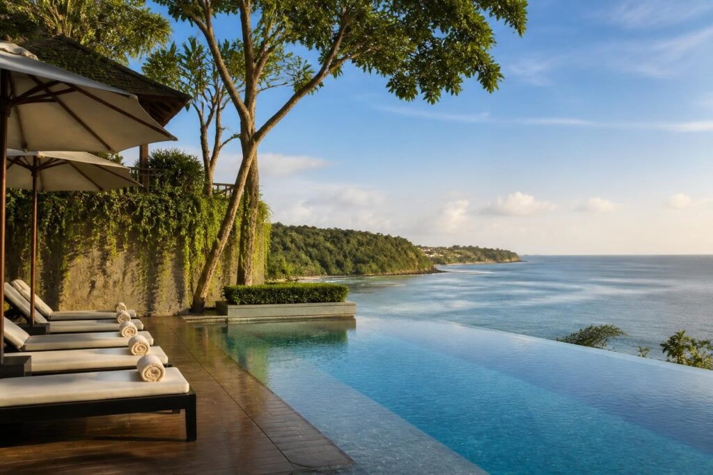 Luxury Hotels with Pool: Design, Wellness & Experience